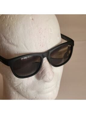 Tifosi Thrive Swank sunglasses Satin Black Smoke Polarized lenses 1500500151